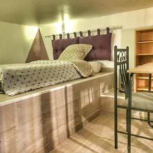 https://loft-5-places-with-view-on-eiffel-tower-apartment.fr-paris.fr